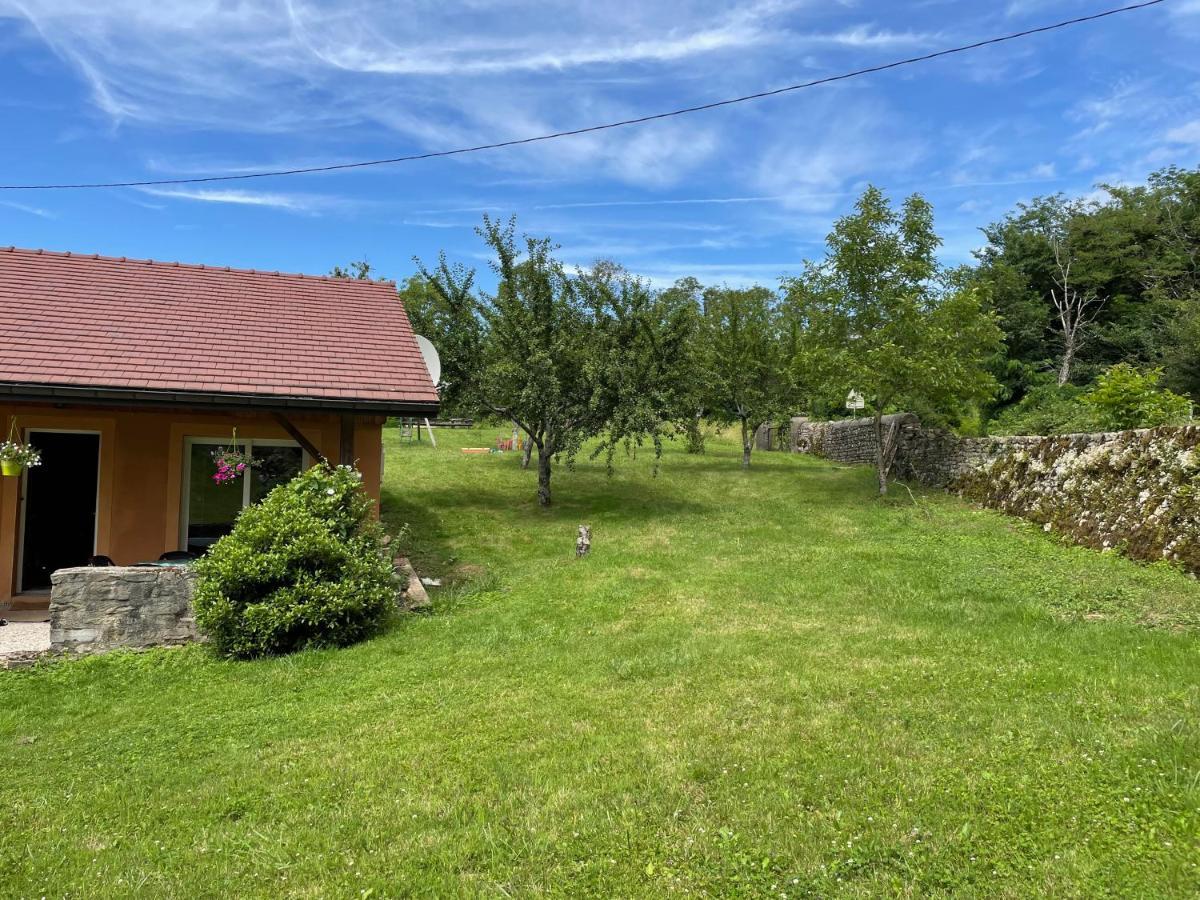 Montmorot La Ferme De Montard Bed & Breakfast エクステリア 写真