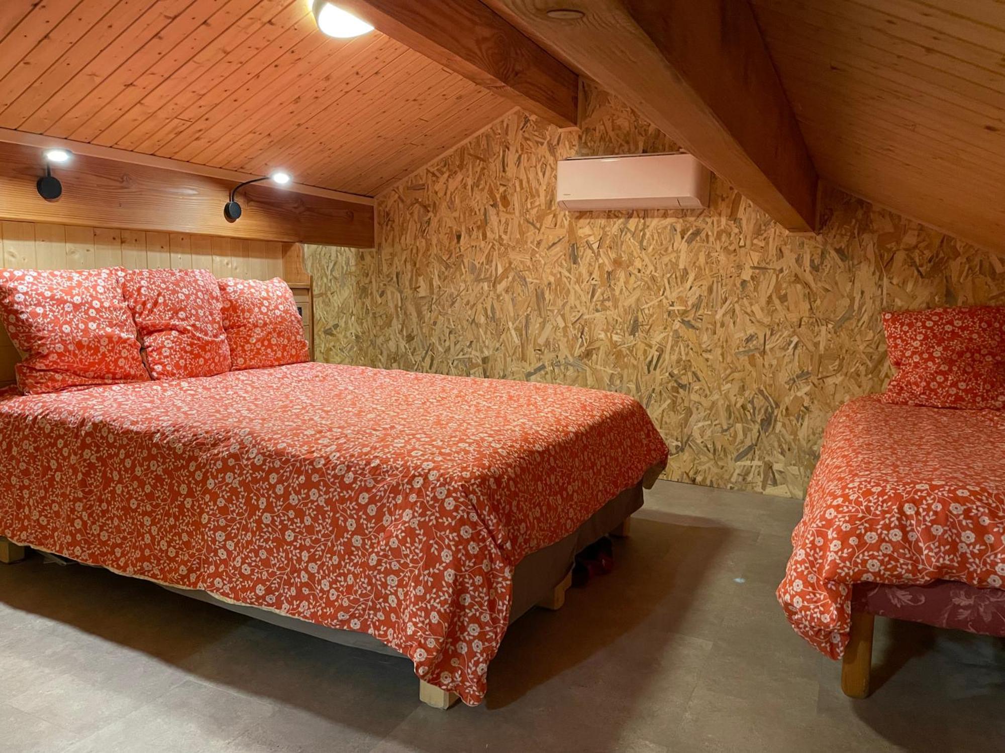Montmorot La Ferme De Montard Bed & Breakfast エクステリア 写真